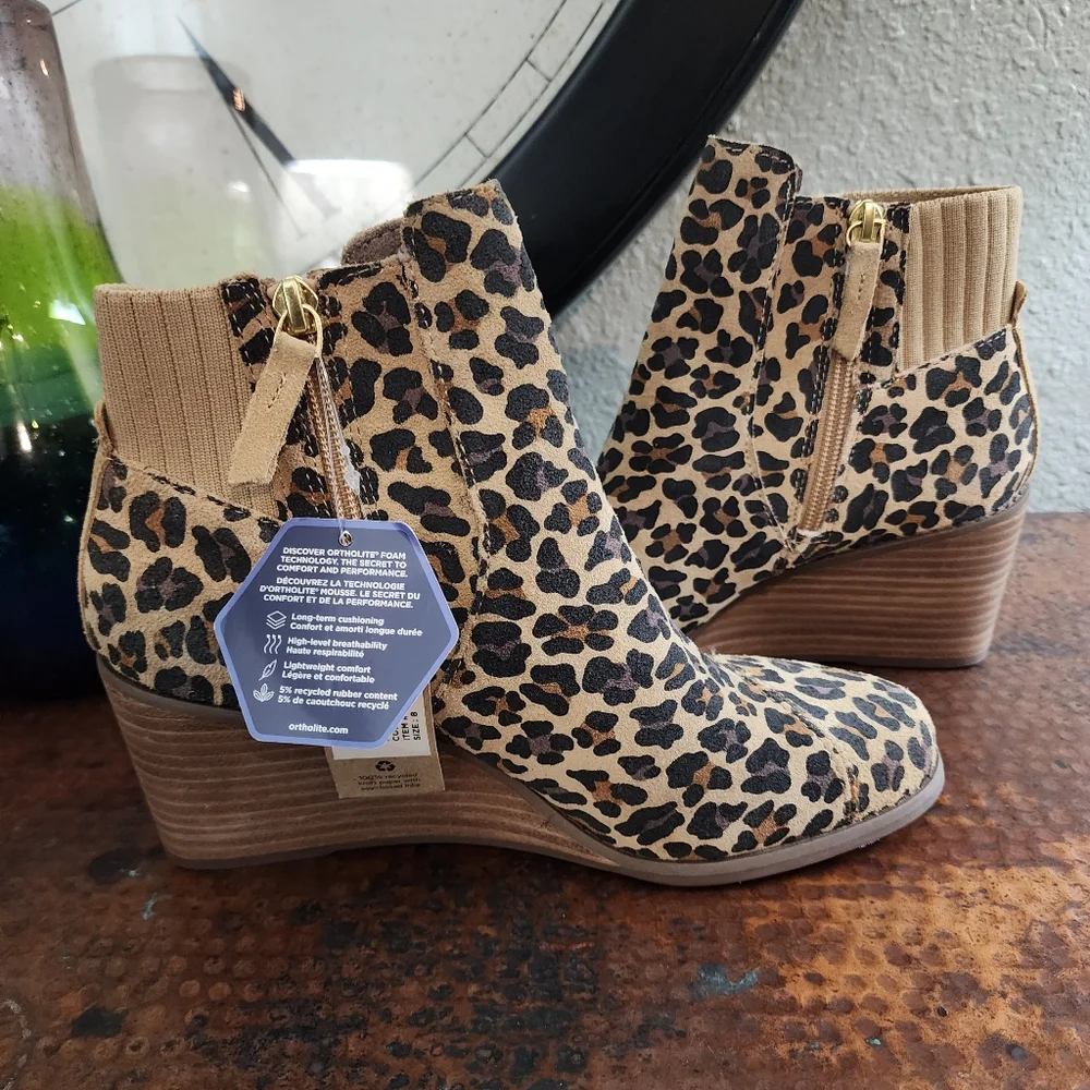 TOMS Sadie Suede Wedge in Leopard